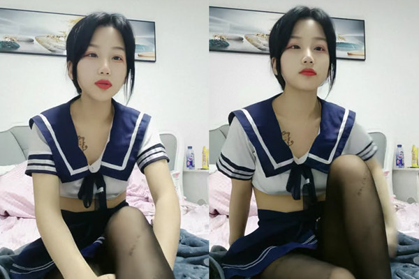 丝 袜 制 服 诱 惑 小 哥一来 就给 她 扒 光